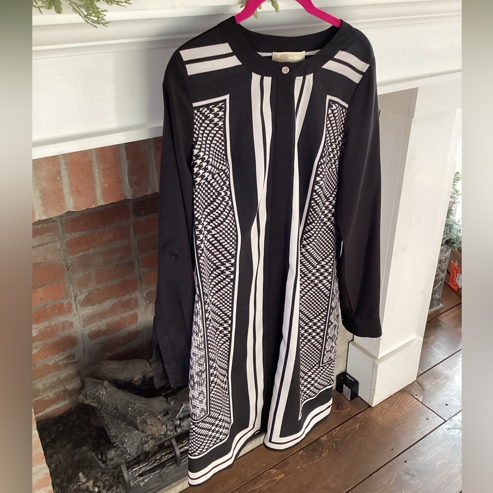 Black & White Patterned Long Sleeve Women’s Top